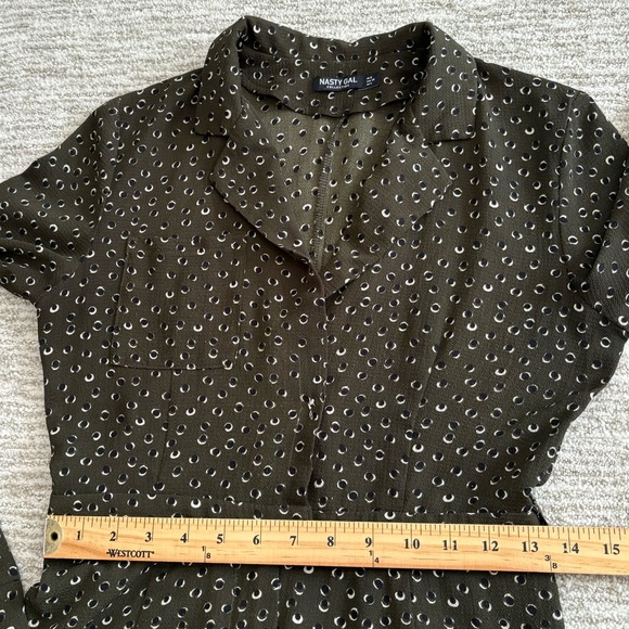 Nasty Gal Long Sleeve Collared Jumpsuit Size 8 Wide Leg Dot Patterned One Piece - Picture 10 of 12